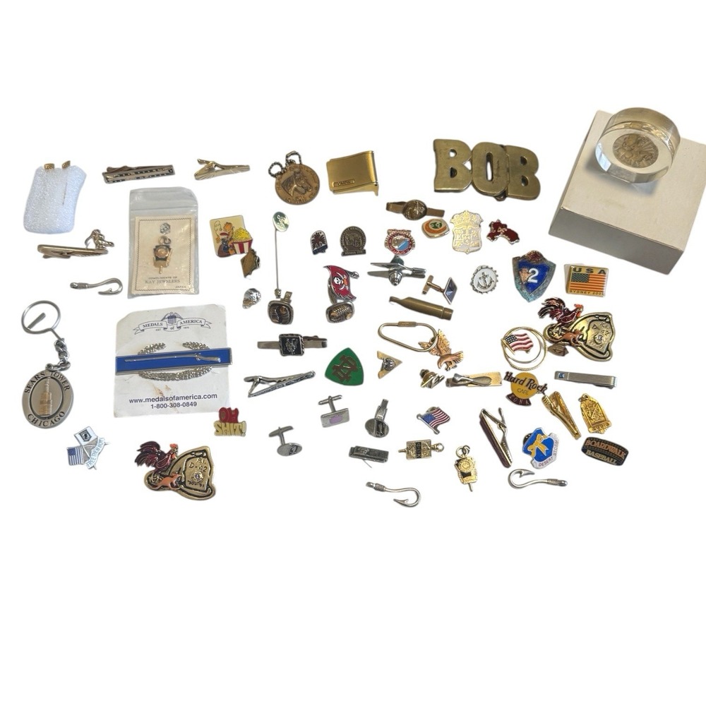 Vintage Grandpa Men's Mixed Junk Drawer Estate Lot Pins Clips Key Chains Buckle
